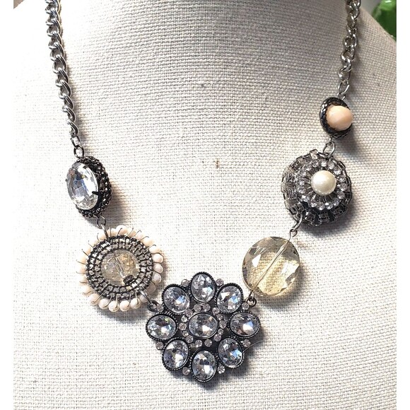 Vintage Simply Vera Wang Silver Tone Cut Crystal & Resin Statement 17" Necklace - Picture 1 of 16